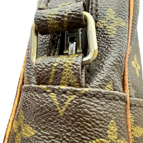 LOUIS VUITTON Marceau Messenger Crossbody - Picture 8 of 16
